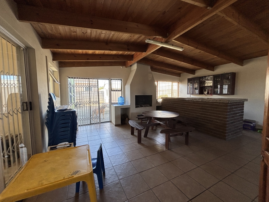 To Let 4 Bedroom Property for Rent in Vredelust Western Cape